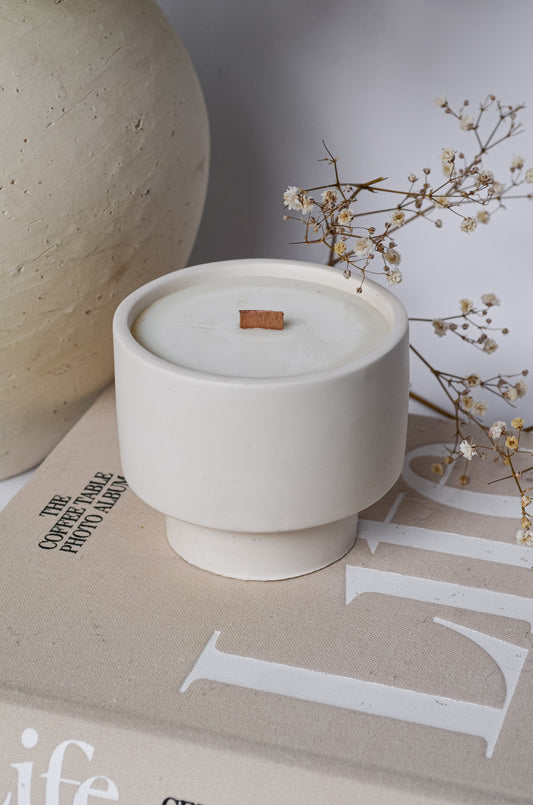 Spanish Modern Pot Scented Candle in neutral off white Jar with wood wick