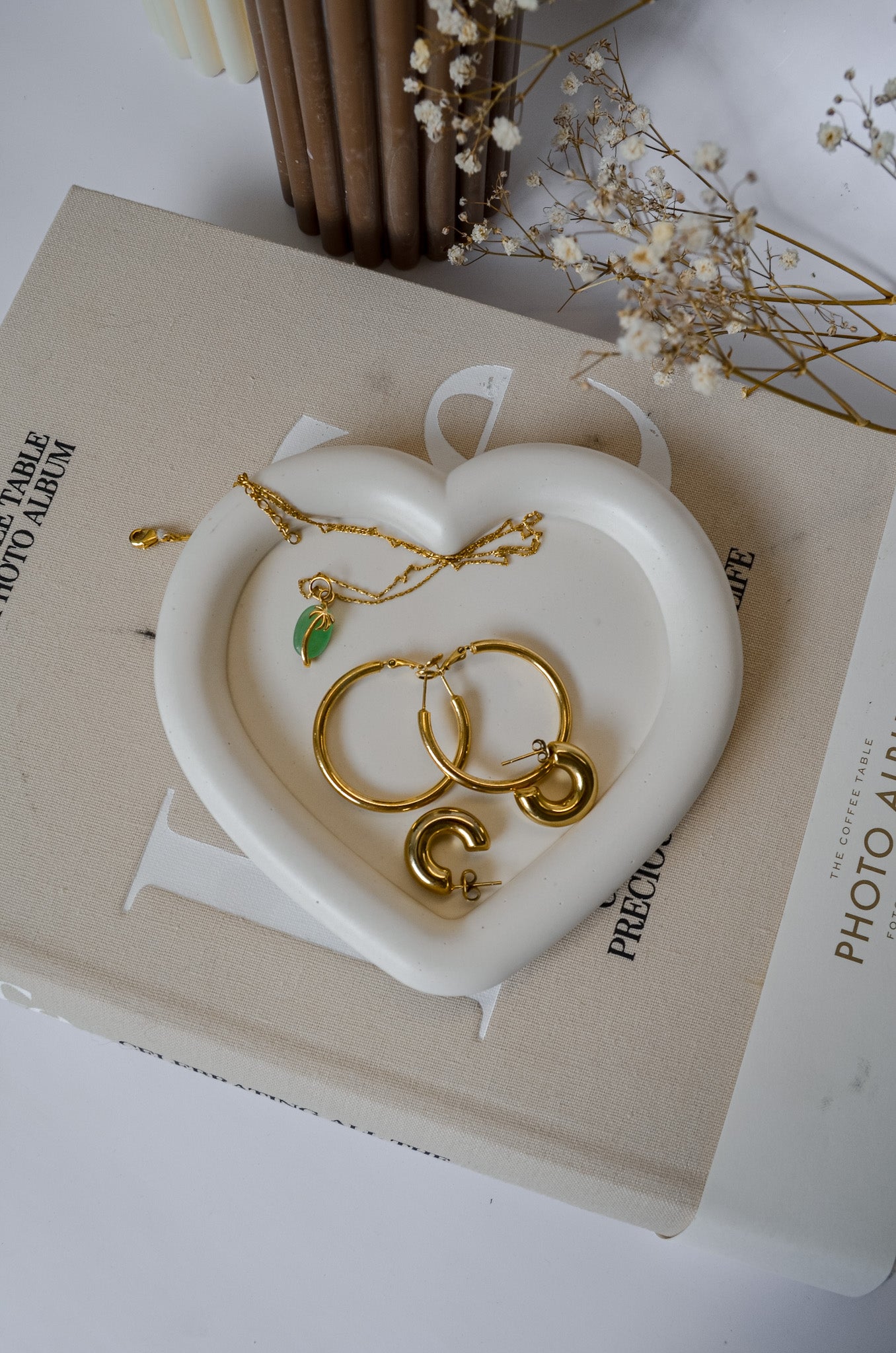 Heart shaped cute off-white jewellery stone trays